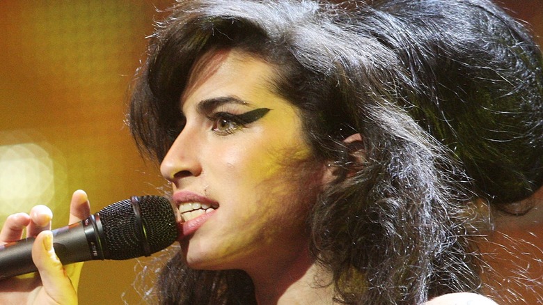 Amy Winehouse singing