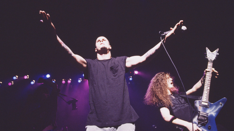 Pantera's Phil Anselmo and Dimebag Darrell playing on stage in Japan in 1997
