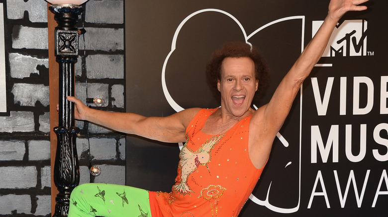 Richard Simmons waving and posing at MTV VMAs