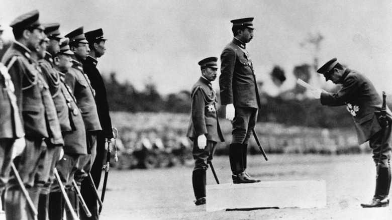 official bowing to hirohito