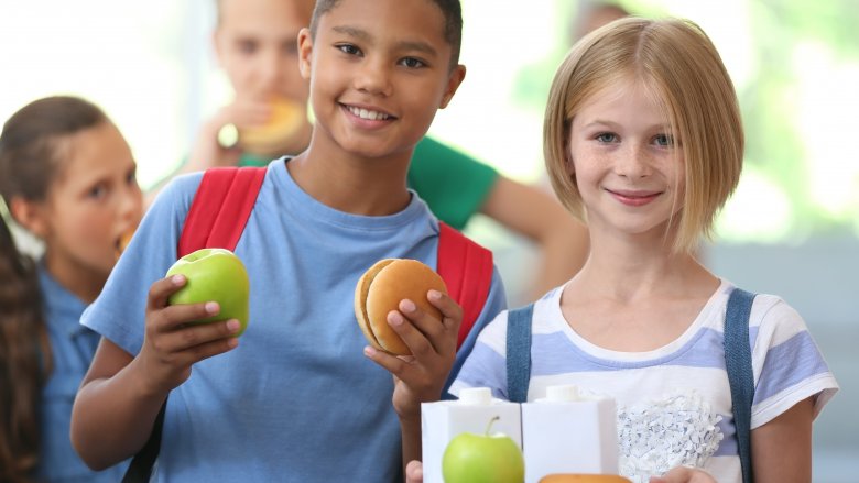 Kids with school lunches
