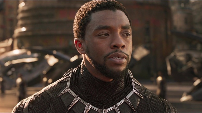 Chadwick Boseman's T'Challa looking to the side in Black Panther