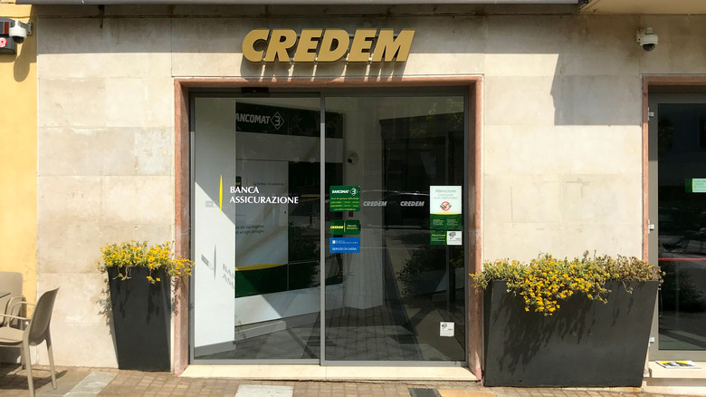 credem bank entrance