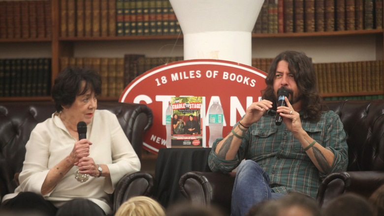 Dave and Virginia Grohl talking