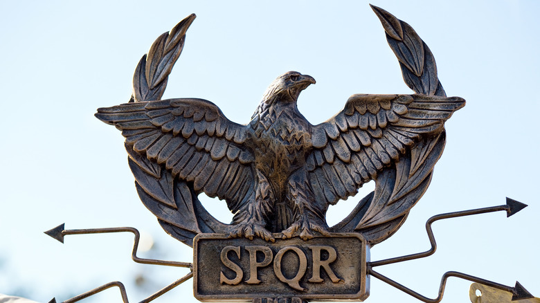 Roman Aquila standard