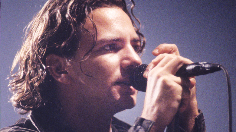 eddie vedder performing in the 1990s