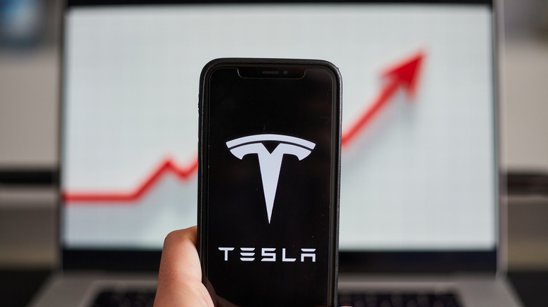 tesla logo phone chart rear
