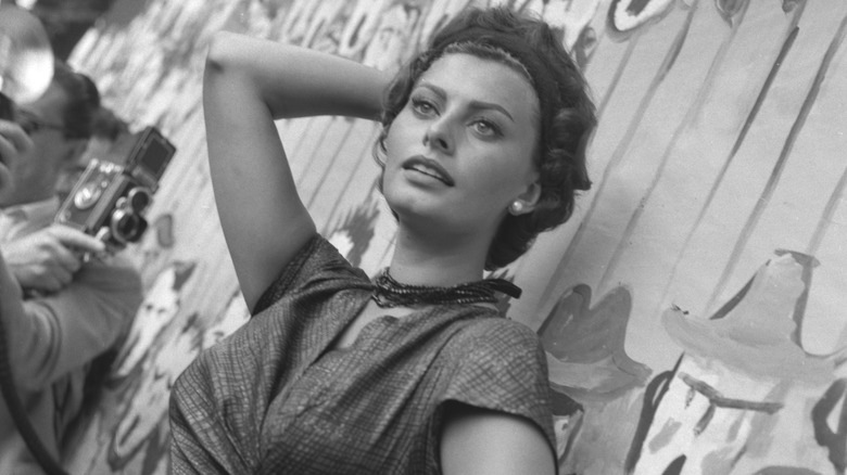 sophia loren being photographed