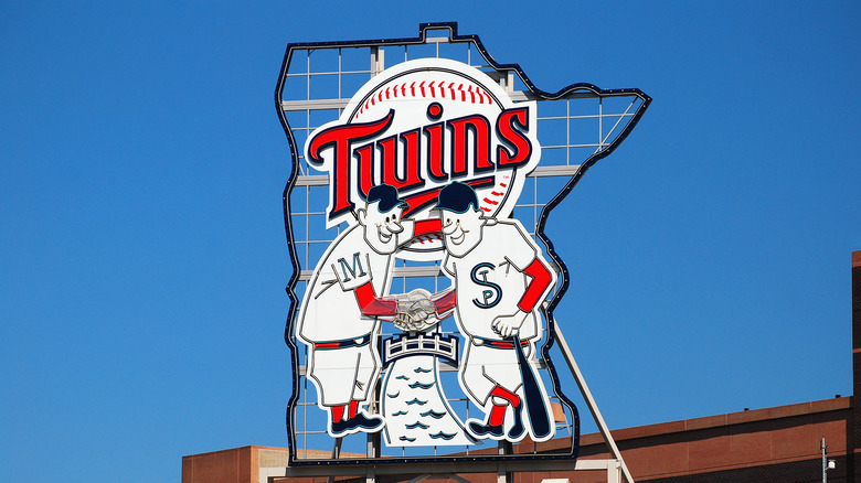 Minnesota Twins sign