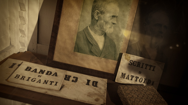 thief mugshot in museum