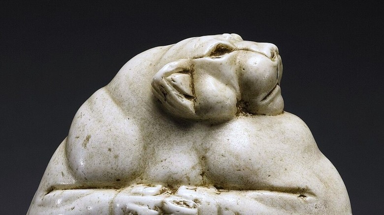 Close up of head of Guennol Lioness