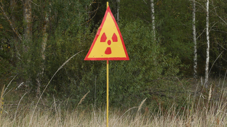 Radioactive warning sign