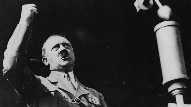 adolf hitler giving a speech