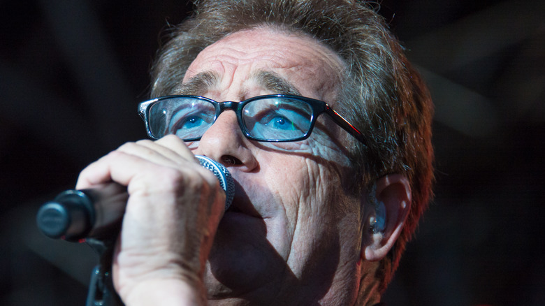 Huey Lewis performing