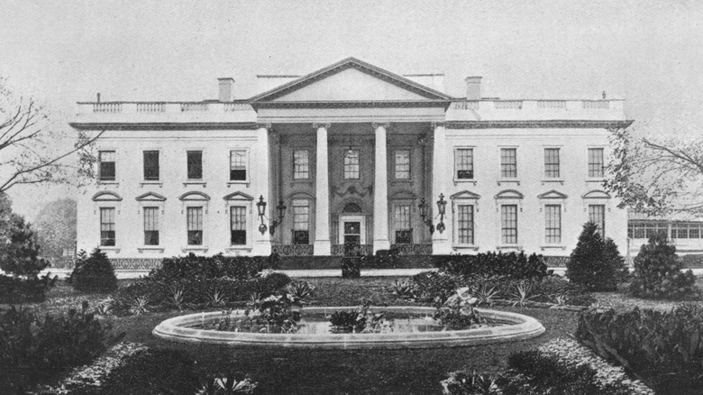 facade of White House