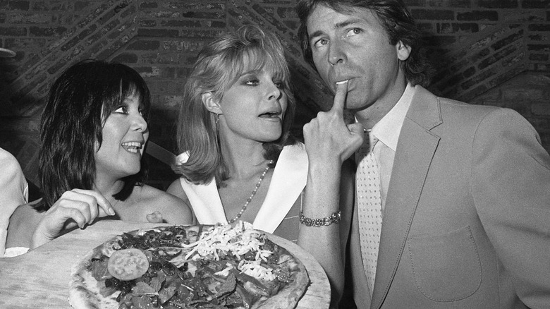 Three's Company cast eating pizza