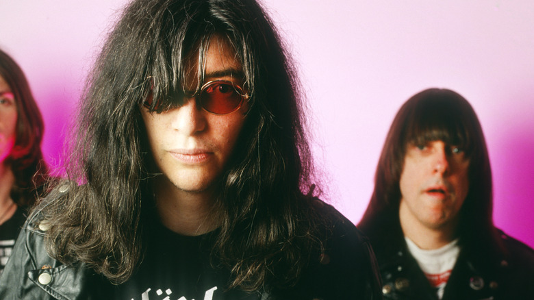 Joey and Johnny Ramone posing