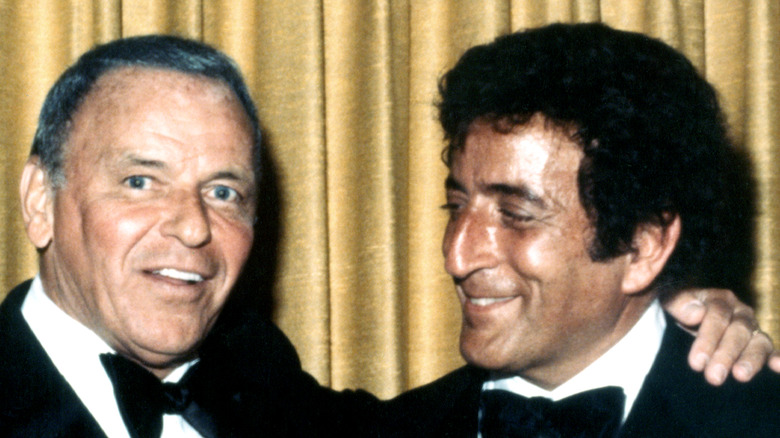 Frank Sinatra and Tony Bennett posing