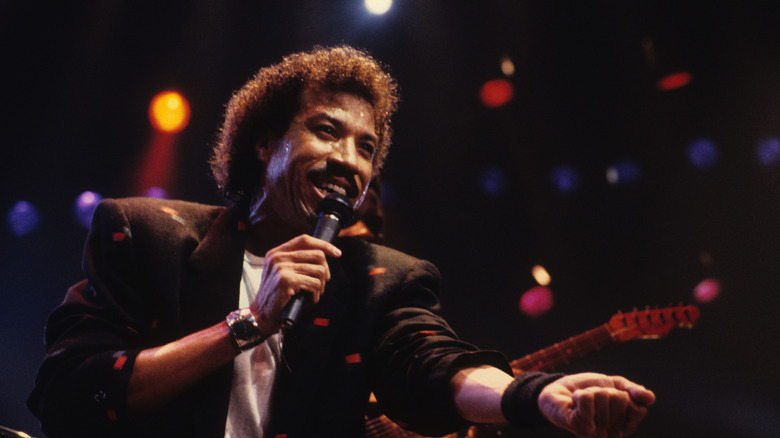 Lionel Richie performing
