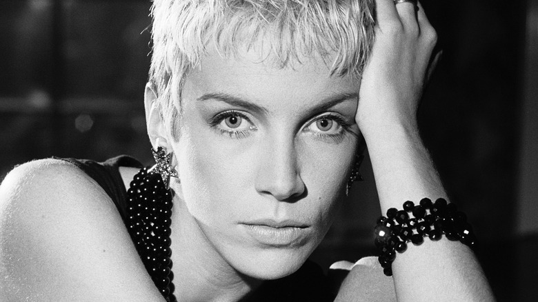 Annie Lennox posing in 1985