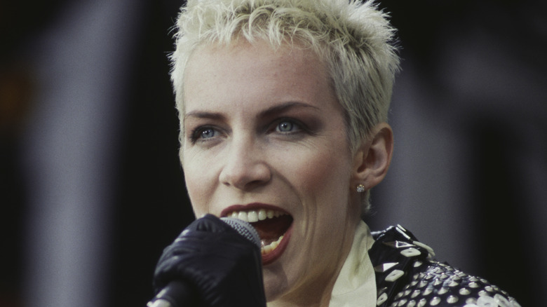 Annie Lennox performing in 1988