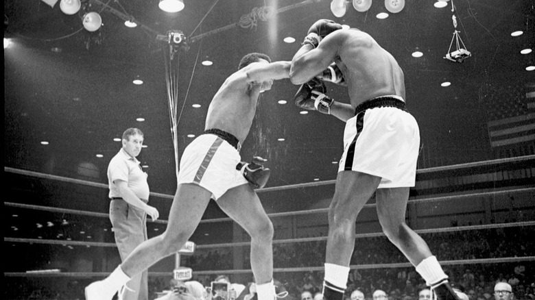 muhammad ali boxing ring fighting sonny liston