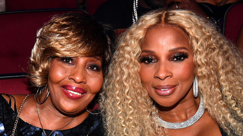 Mary J.Blige with her mom