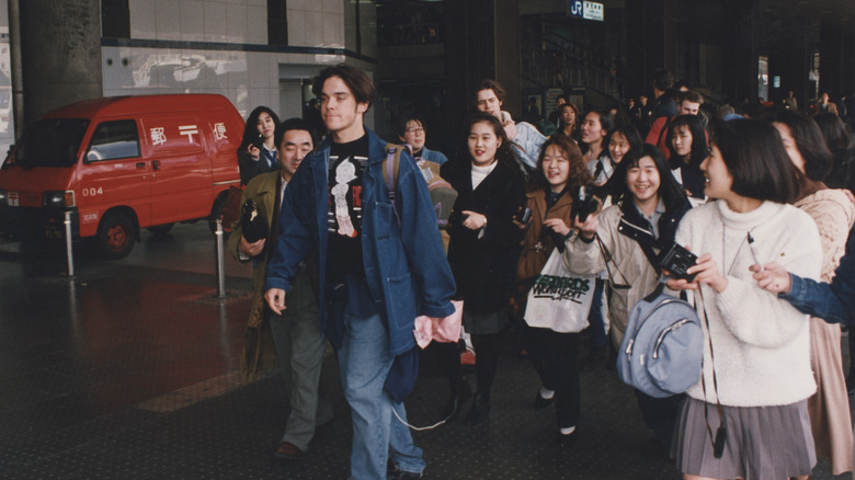 Fans chase young Robbie Williams