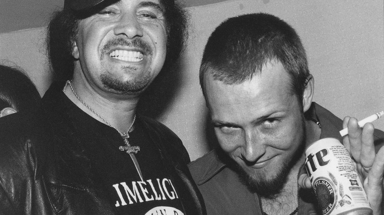 Scott Weiland drinking and smoking with Gene Simmons of KISS