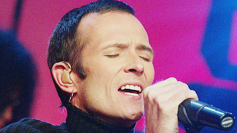 Scott Weiland singing