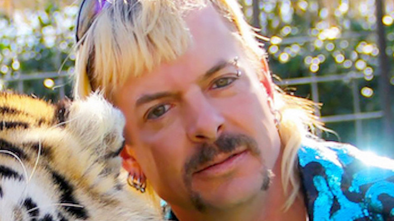 Joe Exotic posing with tiger