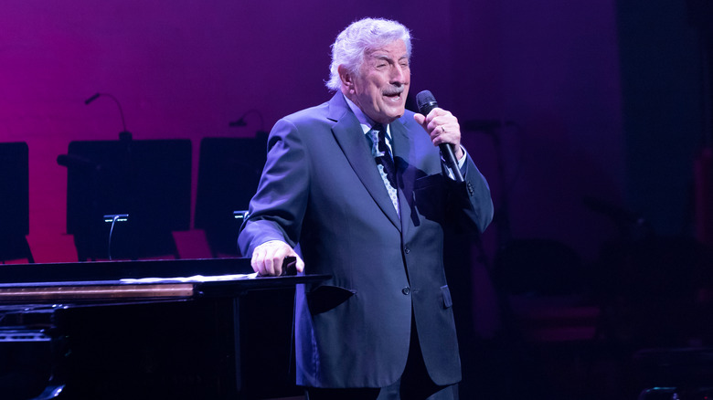 Tony Bennett singing