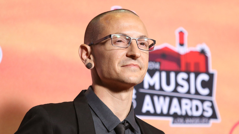 Chester Bennington smiling glasses music awards