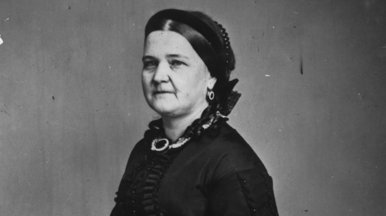 Marry Todd Lincoln in a mourning dress