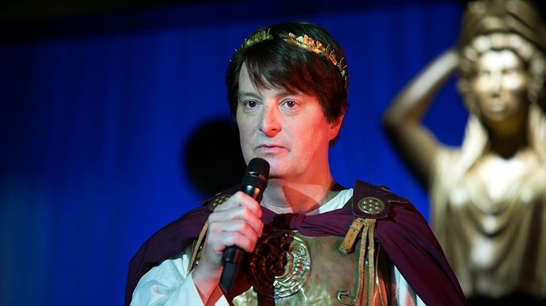 Christopher Evan Welch as Peter Gregory holding microphone on Silicon Valley