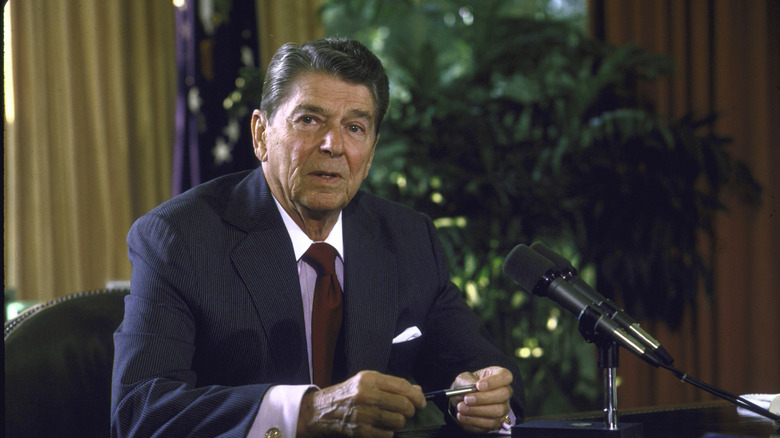 Ronald Reagan speaking at Oval Office desk