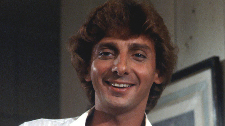Bary Manilow smiling in the 70s