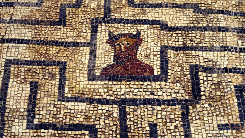 Minotaur in maze