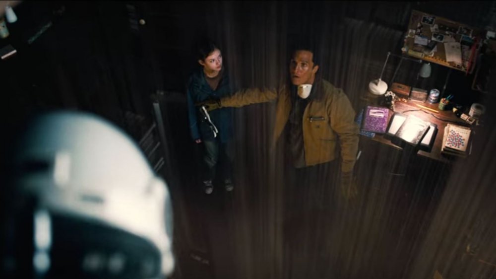 Cooper witnessing his past self and his daughter Murph while in the black hole Gargantuan