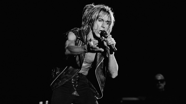 Iggy Pop singing and gesturing onstage