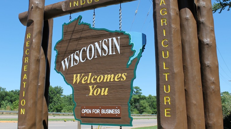 Wisconsin welcoming signage
