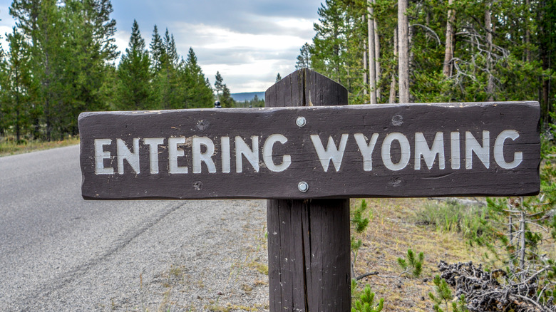 Wyoming state entrance signage