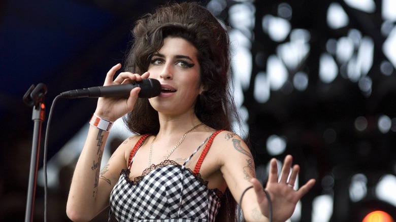 Amy Winehouse performing 