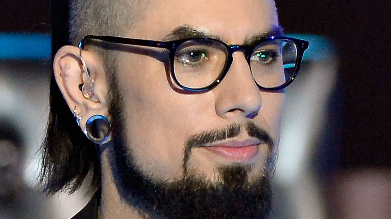 Host Dave Navarro