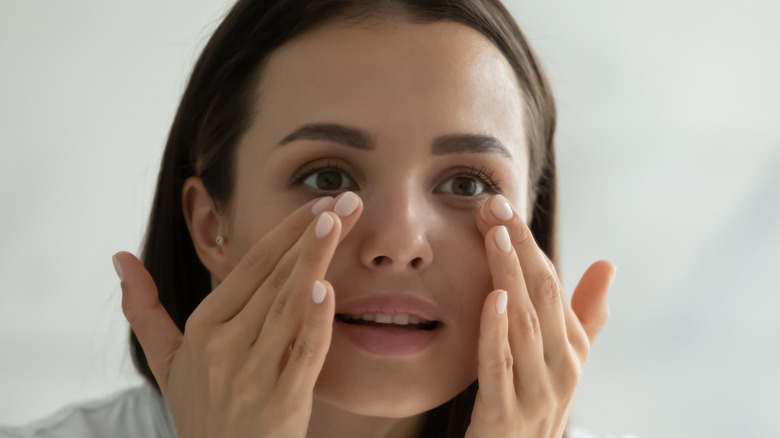 lady looks at eyes