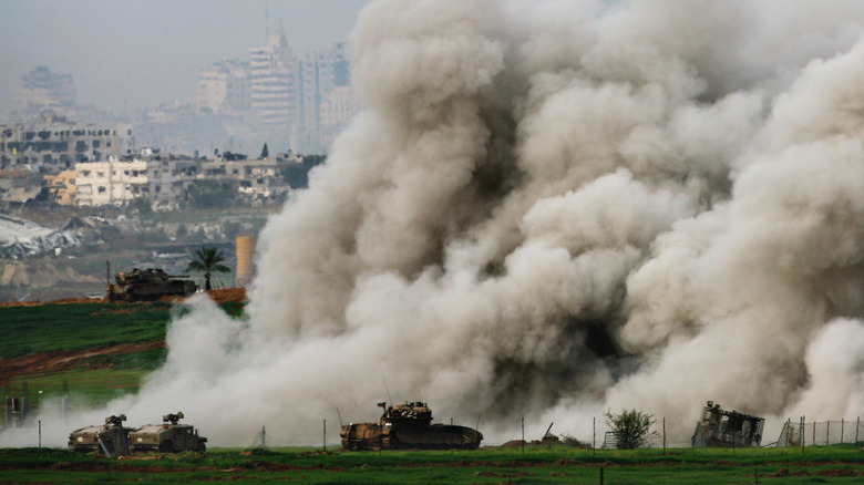 Phosphorus bomb smoke 