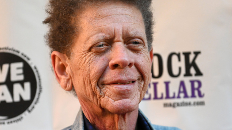 Blondie Chaplin pose for photographer