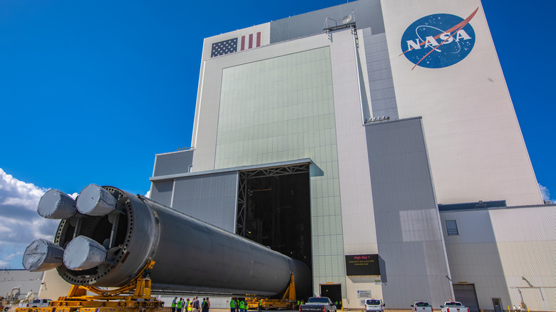 Artemis 1 wheeled into vehicle assembly building