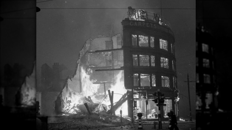 manchester christmas blitz burning building