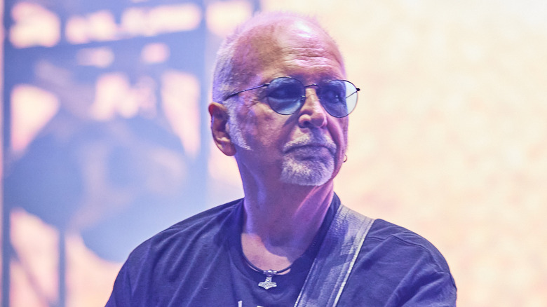 Reeves Gabrels playing guitar